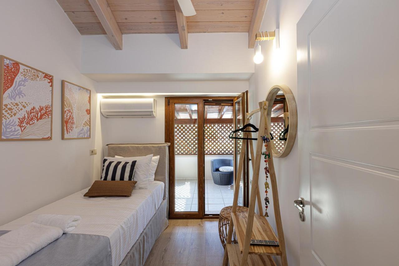 Villa Seashell -Wonderful Newly Renovated Villa On The Beach Galatás Екстериор снимка